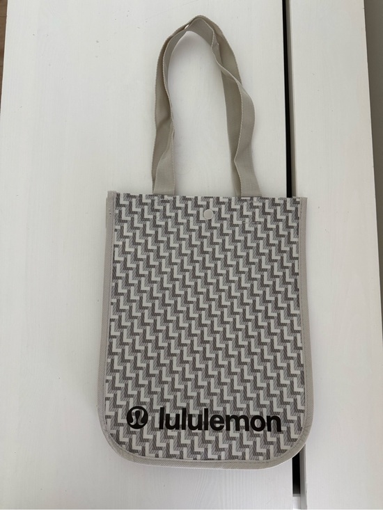 lululemon athletica Handbags - Lululemon Gray Geometric Reusable Tote Bag